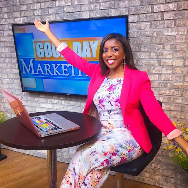 First day back to work today after a fab vacation!! Not sad though because I love my job! (Okay, I'm a little bit sad. It's still work! And vacay is always better than work.) 😊💻📺🎥☀️🌴😕