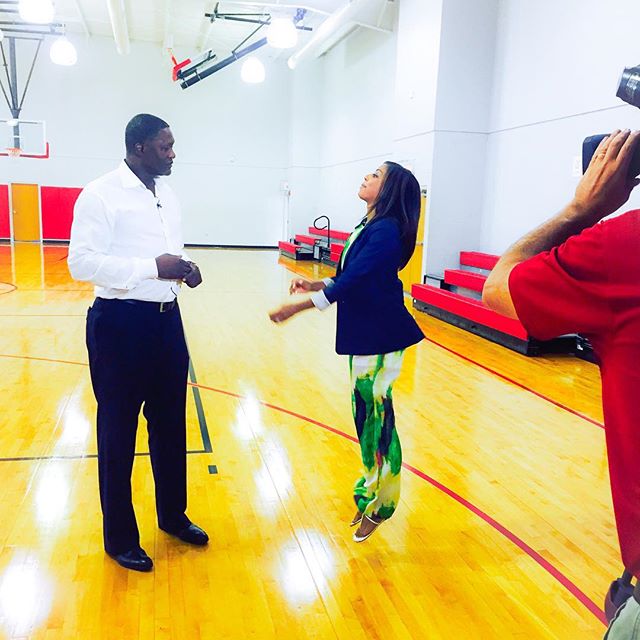 Even if I jump, I'm not as tall as @dominiquewilkins21! 😂